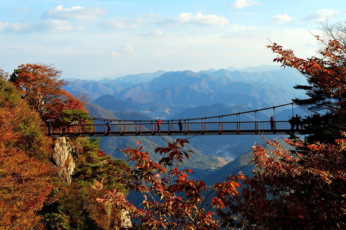 Fall Cloud Bridge, Mount Daedunsan - Korea Tourism Organisation/Kim Ojung