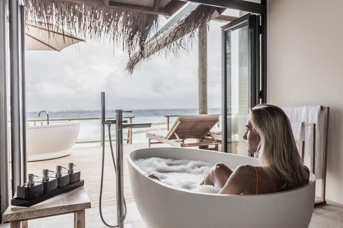 Fushifaru Water Villa bathroom