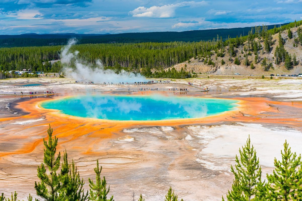 Grand prismatic geyser in Yellowstone