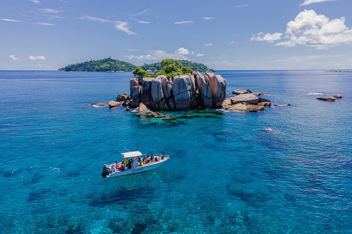 Leisure boat at La Fouche Island - Michel Denousse