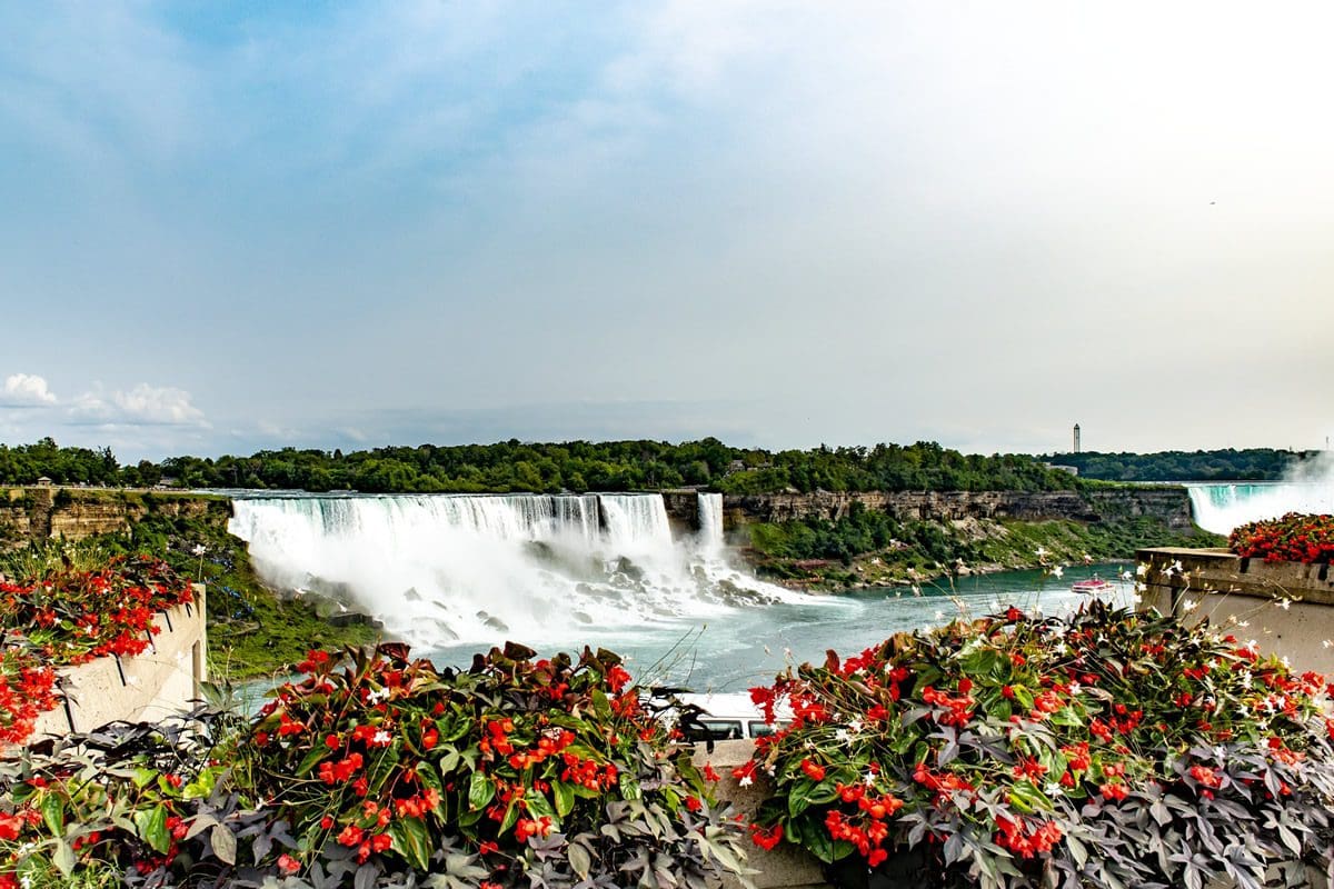 Niagara Falls in the summer - Destination Toronto/Norm Li