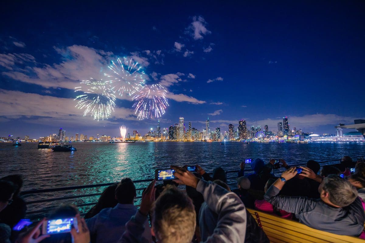Shoreline sightseeing firework cruise - Illinois Office of Tourism