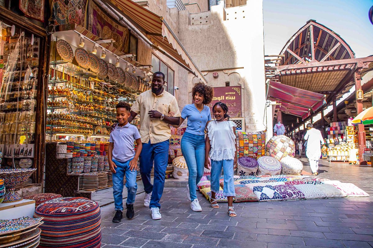 Textiles souk in Old Dubai - Dubai Tourism