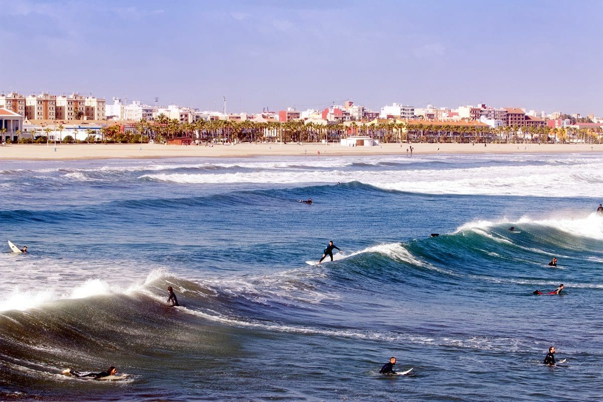 Surfers - Visit Valencia/Pablo Casino