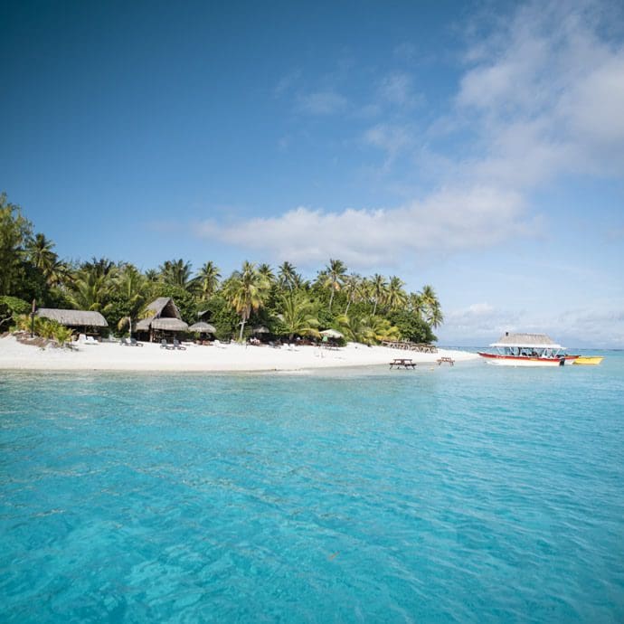 Boat by the beach in Bora Bora - Tahiti Tourisme/Gregoire le Bacon Boat by the beach in Bora Bora - Tahiti Tourisme/Gregoire le Bacon