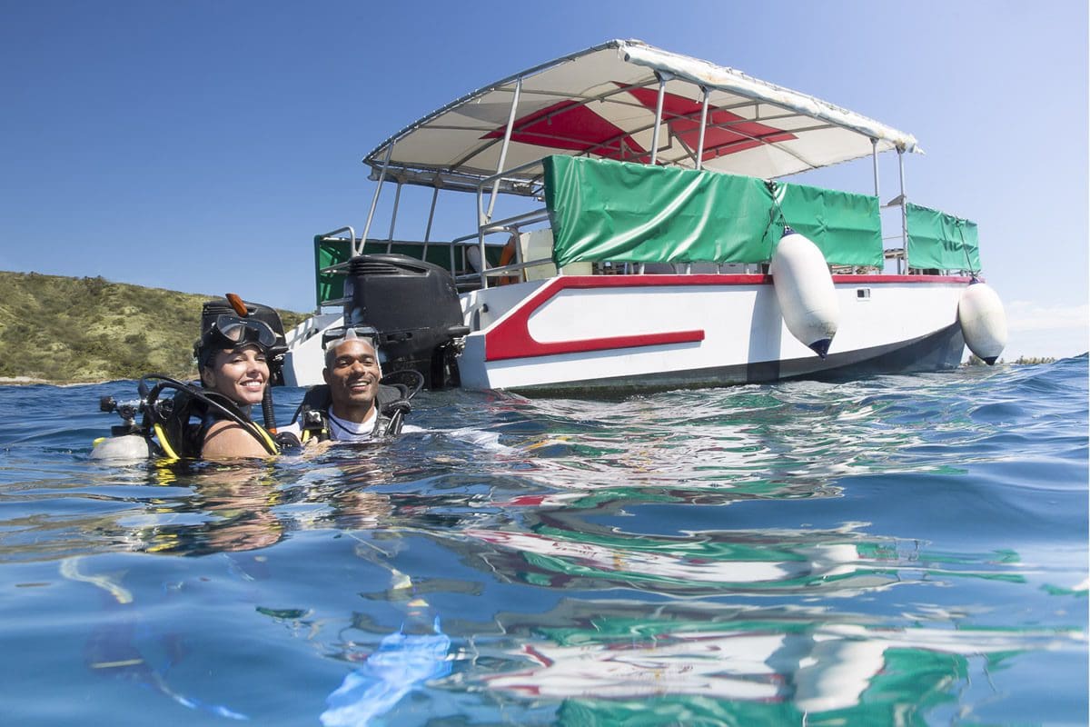 Adventurous couple scuba diving - St Kitts Tourism