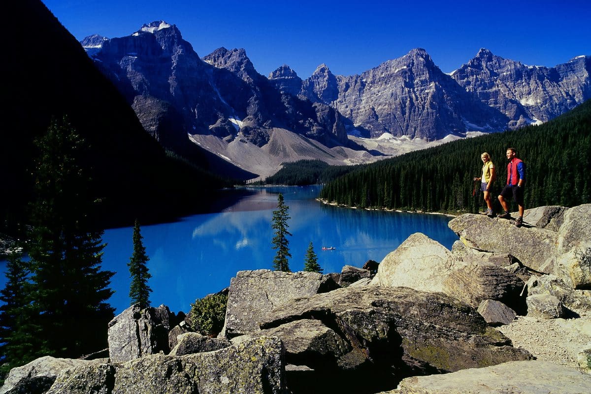 Hiking Moraine Lake - Discover Banff Tours/Travel Alberta