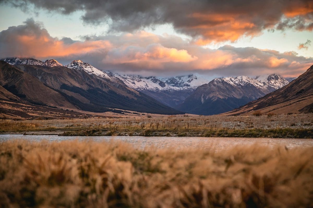 Lindis Pass, Cantebury - Tourism New Zealand/Miles Holden