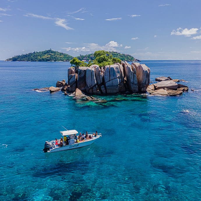 Leisure boat with tourists at La Fouche Island - Michel Denousse