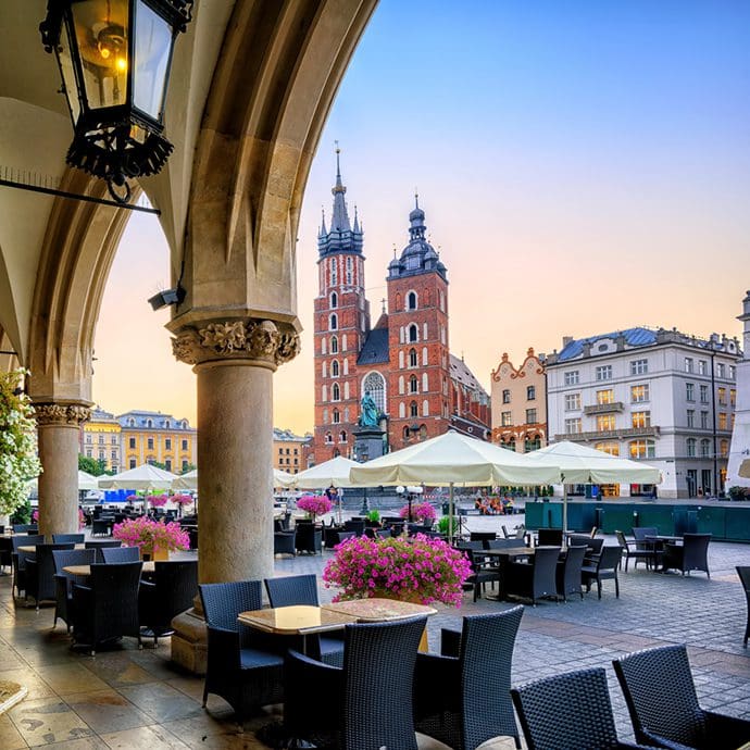 st-marys-basilica-krakow-690×690