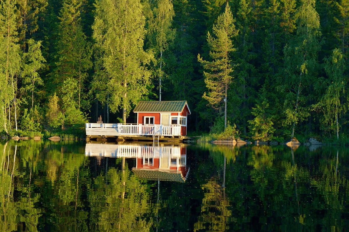 Traditional lakeside holiday cottage in Uurainen - Visit Finland/Jaakko Tahti