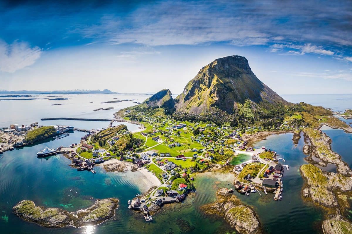 Lovend, Helgeland - Visit Norway/Hans Petter Sorensen/Far Out Focus