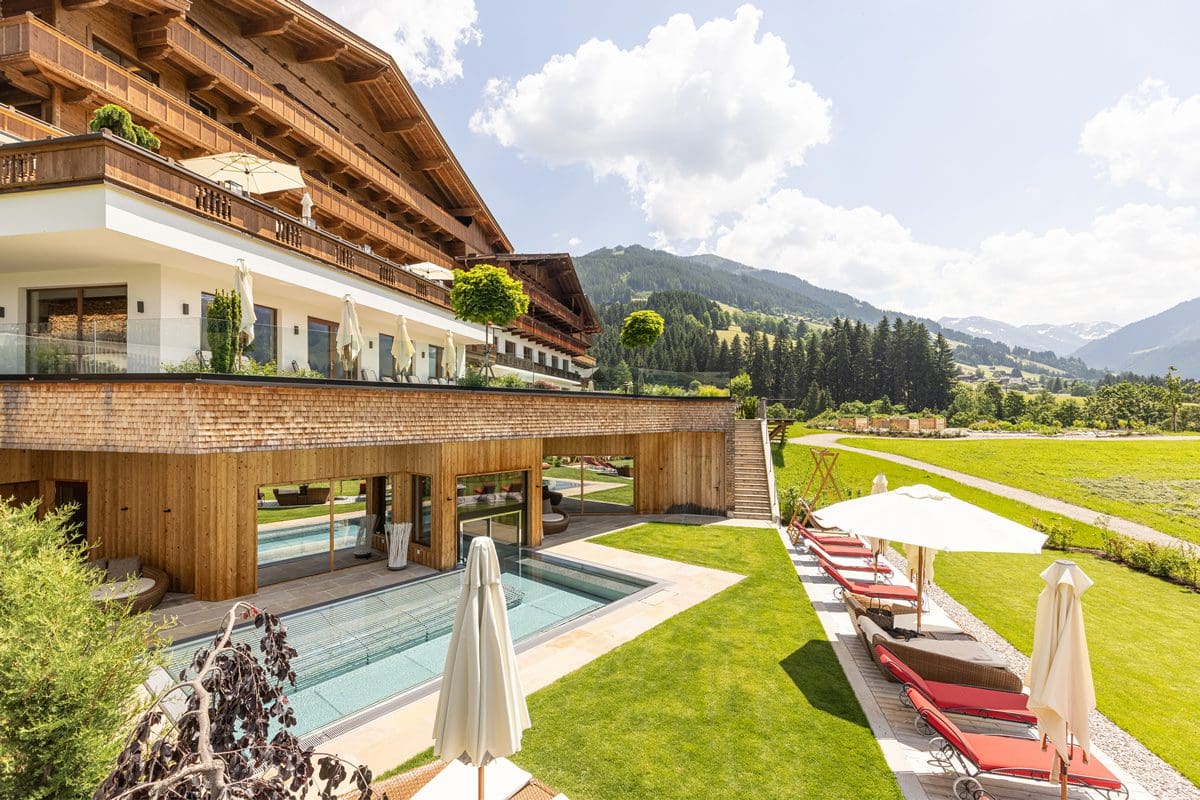 Adults-only whirlpool and sunbathing area Alpbacherhof Nature & Spa Resort