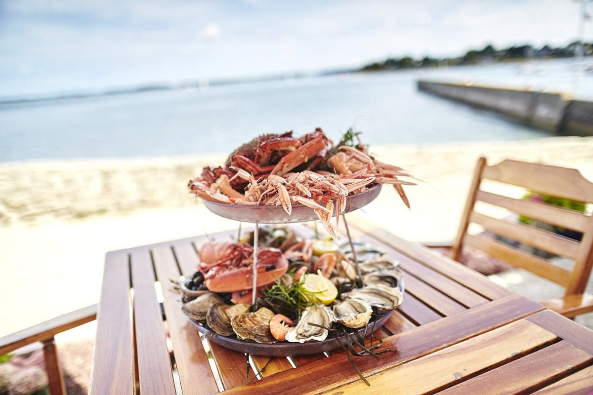 Beachside seafood platter - Tourisme Bretagne/Alexandre Lamoureux