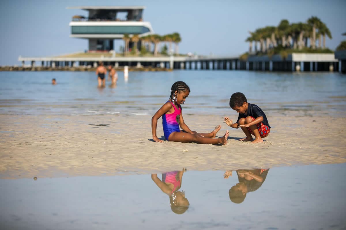 Kids at Tampa Bay waterfront, St Pete Pier - Visit Florida/Chris Zuppa