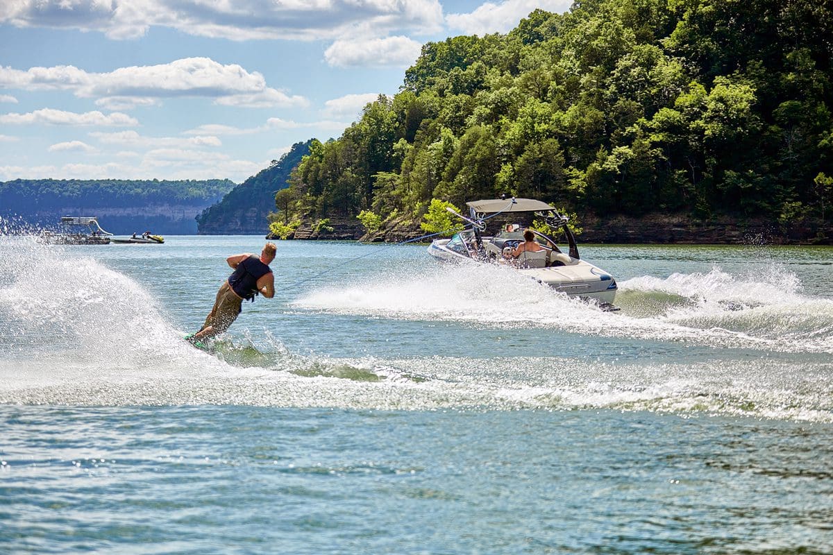 Lake Cumberland wakeboarding - Kentucky Tourism