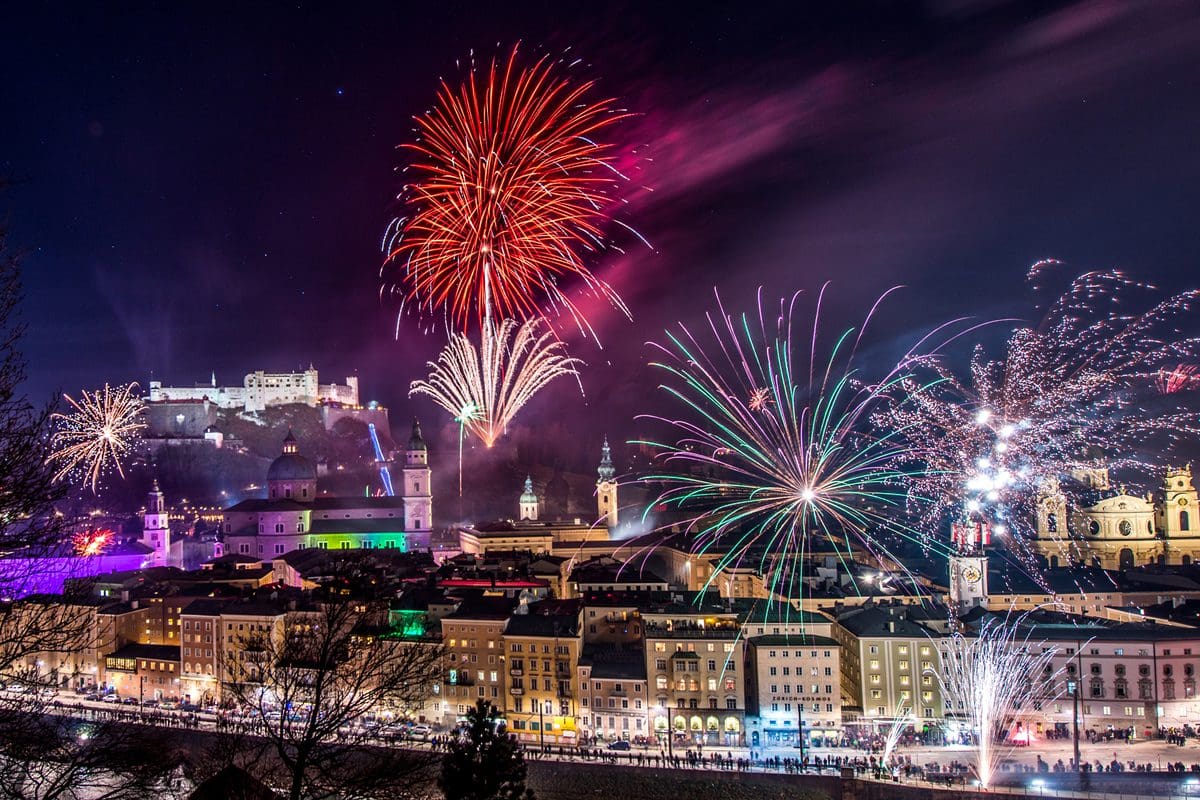 New Year's Eve in Salzburg: View from Kapuzinerberg to the fortress - Tourismus Salzburg GmbH