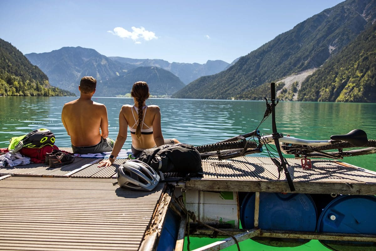 Relaxing by the shores of Lake Achen - Achensee Tourismus