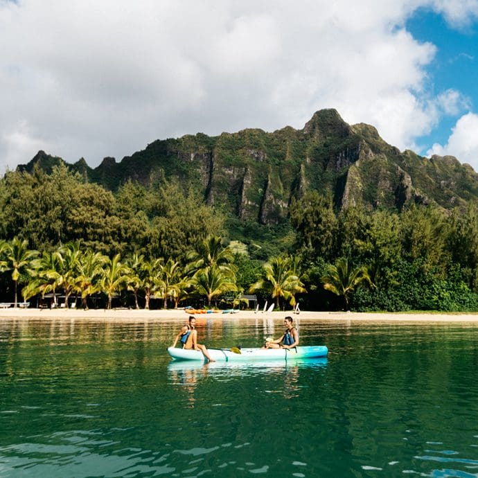 Couple tandem kayaking in Kaneohe Bay, Oahu - Hawaii Tourism Authority Couple tandem kayaking in Kaneohe Bay, Oahu - Hawaii Tourism Authority