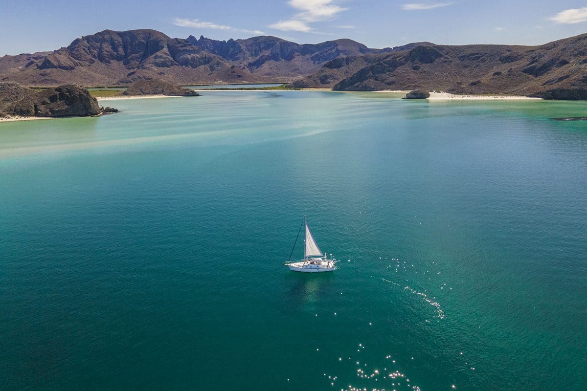 Sail boat in Playa Balandra - La Paz Tourism