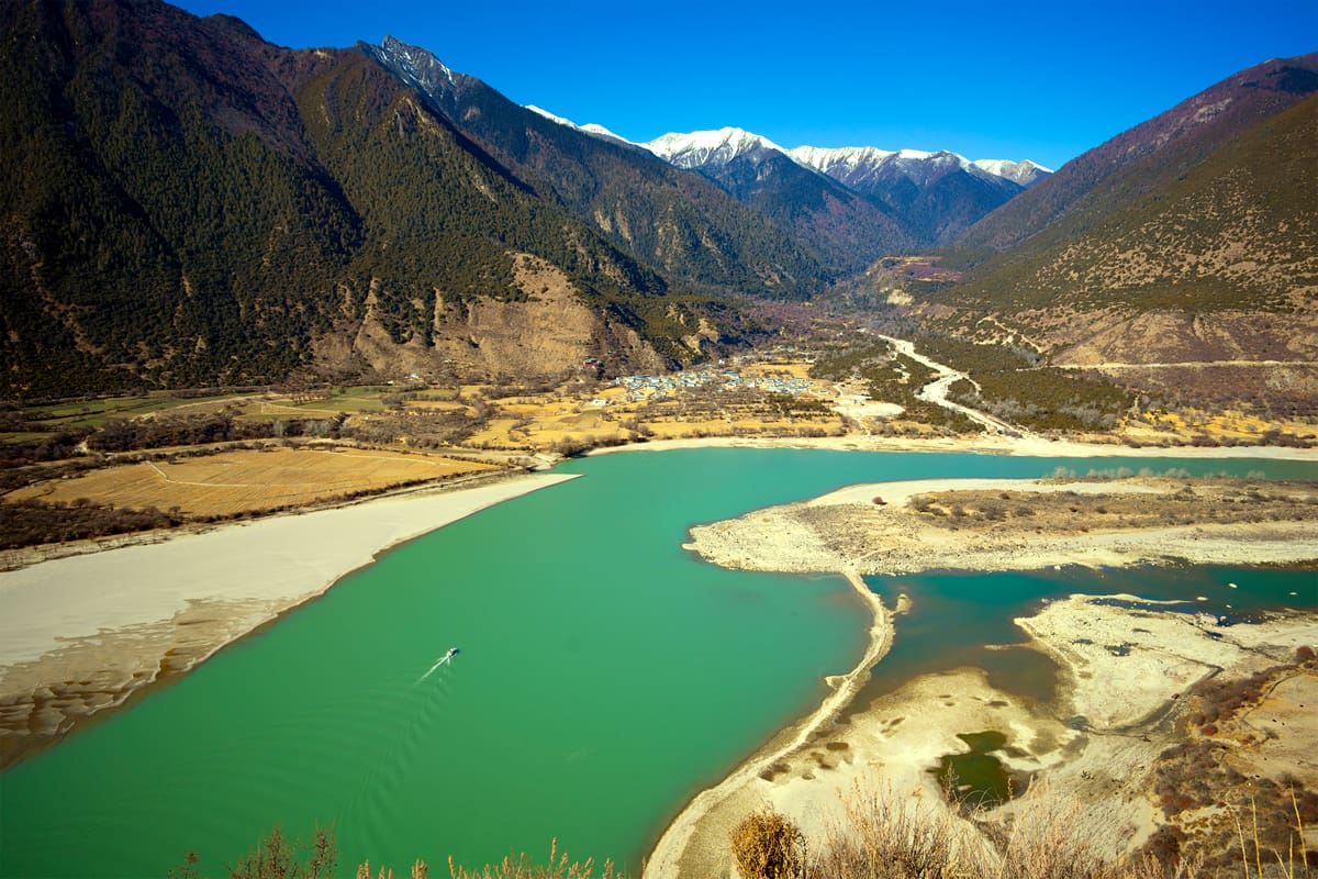 Canyon scenery of Pai Town on the Brahmaputra River in Nyingchi, Tibet