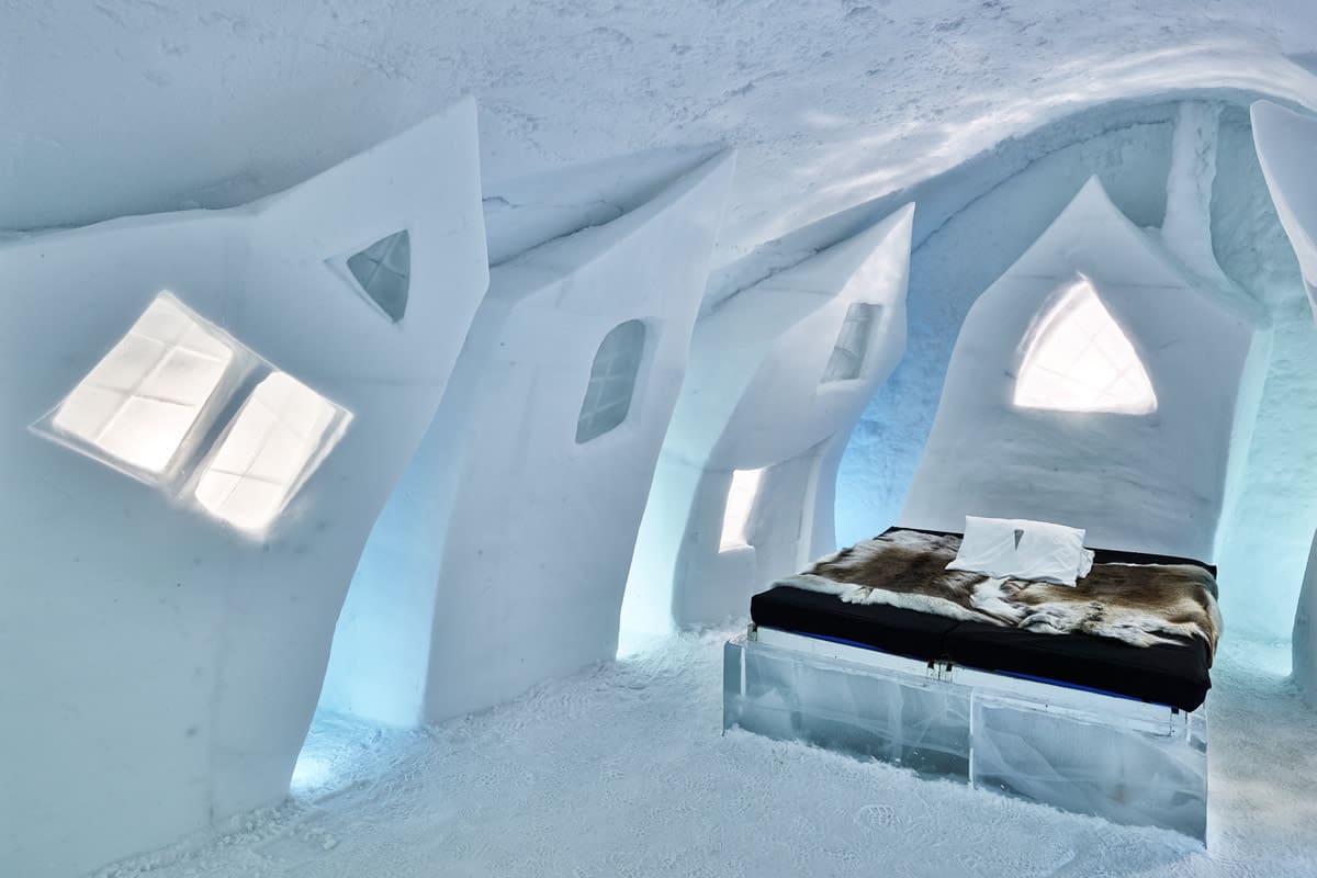 ICEHOTEL in Jukkasjärvi north of the Arctic Circle in Sweden - imagebank.sweden.se/Hans-Olof Utsi/www.icehotel.com