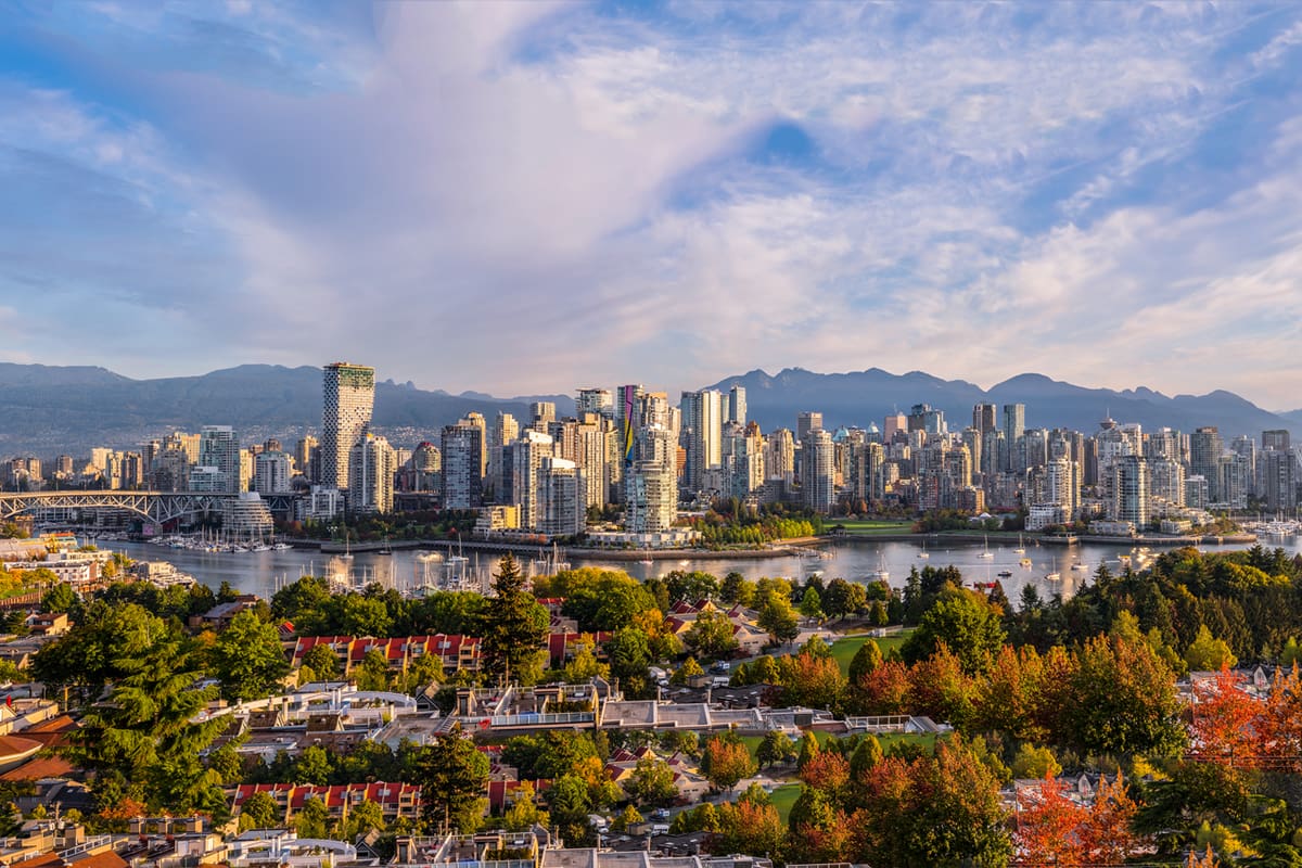 Vancouver skyline - Destination Vancouver/Albert Normandin