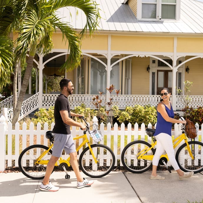 Couple exploring the neighbourhoods by bike - Punta Gorda/Englewood Beach Visitor & Convention Bureau