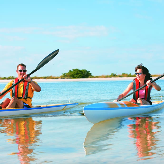 Couple kayaking – Lee County Visitor Convention Bureau/The Beaches of Fort Myers & Sanibel