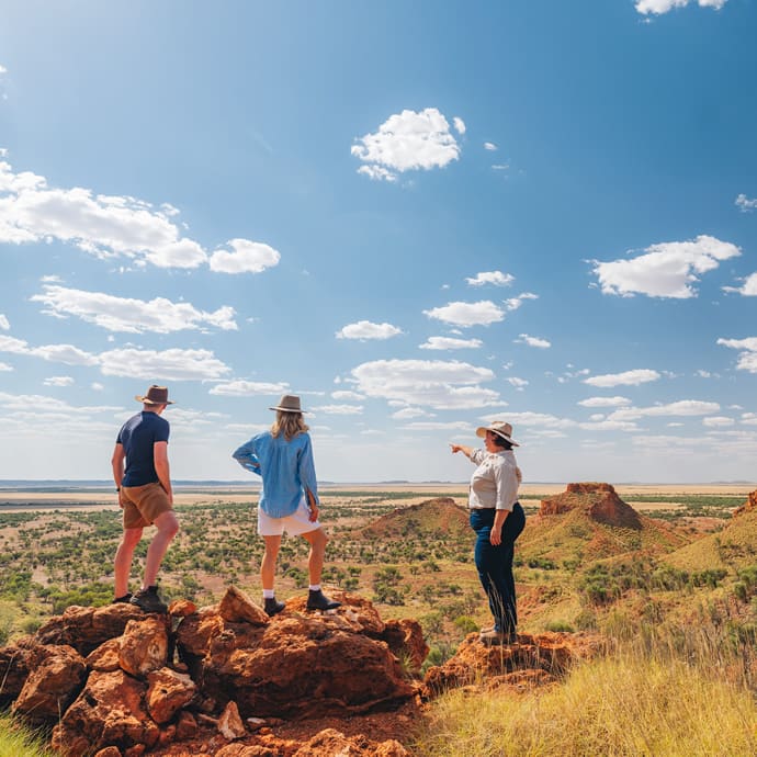 Mount Slowcombe Lookout, Red Dirt Tours - Tourism and Events Queensland/Reuben Nutt